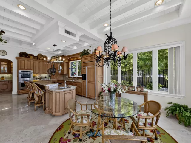 4-bedroom home for sale in Fort Lauderdale - 704 Isle Of Palms Drive - MondialRealty