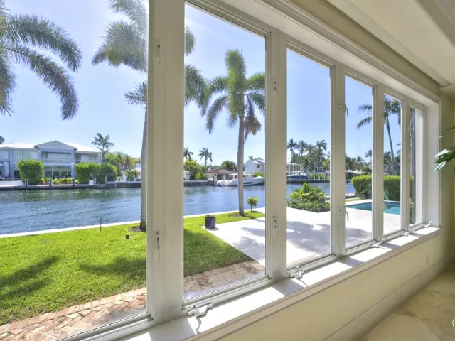 4-bedroom home for sale in Fort Lauderdale - 704 Isle Of Palms Drive - MondialRealty