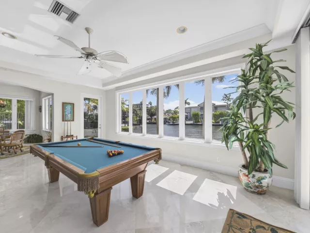 4-bedroom home for sale in Fort Lauderdale - 704 Isle Of Palms Drive - MondialRealty