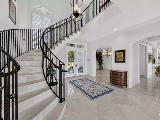 4-bedroom home for sale in Fort Lauderdale - 704 Isle Of Palms Drive - MondialRealty