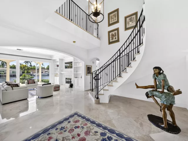 4-bedroom home for sale in Fort Lauderdale - 704 Isle Of Palms Drive - MondialRealty