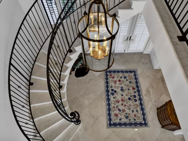 4-bedroom home for sale in Fort Lauderdale - 704 Isle Of Palms Drive - MondialRealty