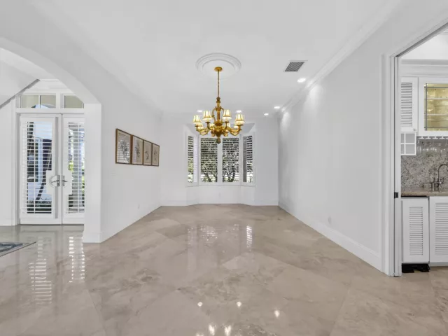 4-bedroom home for sale in Fort Lauderdale - 704 Isle Of Palms Drive - MondialRealty