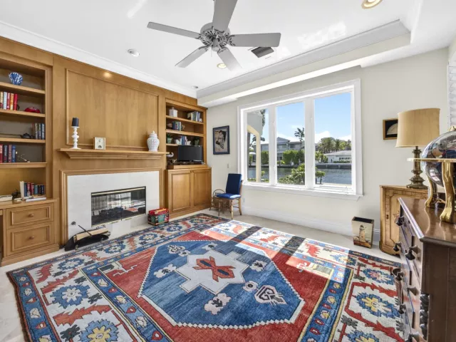 4-bedroom home for sale in Fort Lauderdale - 704 Isle Of Palms Drive - MondialRealty