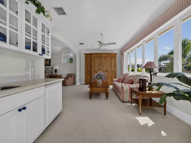 4-bedroom home for sale in Fort Lauderdale - 704 Isle Of Palms Drive - MondialRealty