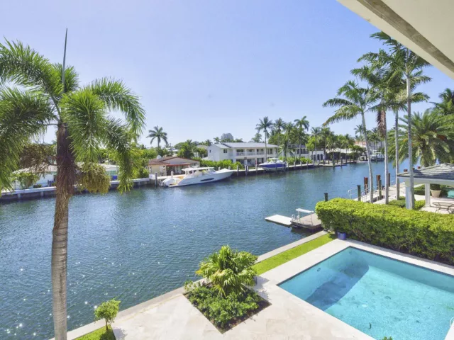 4-bedroom home for sale in Fort Lauderdale - 704 Isle Of Palms Drive - MondialRealty