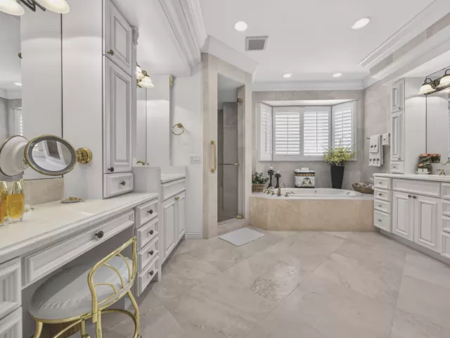 4-bedroom home for sale in Fort Lauderdale - 704 Isle Of Palms Drive - MondialRealty