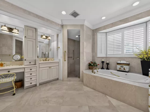 4-bedroom home for sale in Fort Lauderdale - 704 Isle Of Palms Drive - MondialRealty