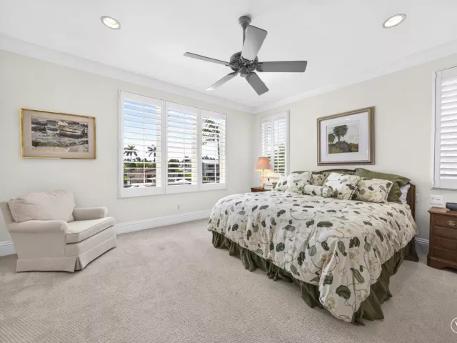4-bedroom home for sale in Fort Lauderdale - 704 Isle Of Palms Drive - MondialRealty