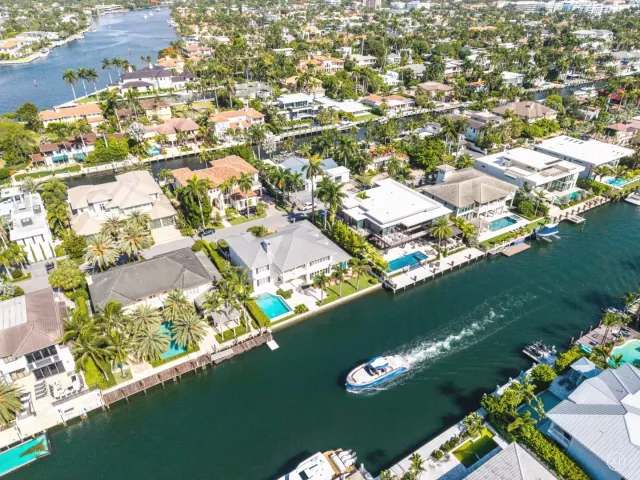 4-bedroom home for sale in Fort Lauderdale - 704 Isle Of Palms Drive - MondialRealty
