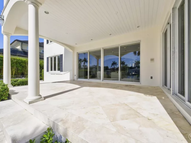 4-bedroom home for sale in Fort Lauderdale - 704 Isle Of Palms Drive - MondialRealty
