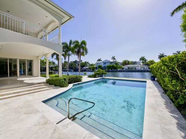 4-bedroom home for sale in Fort Lauderdale - 704 Isle Of Palms Drive - MondialRealty