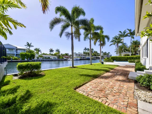 4-bedroom home for sale in Fort Lauderdale - 704 Isle Of Palms Drive - MondialRealty