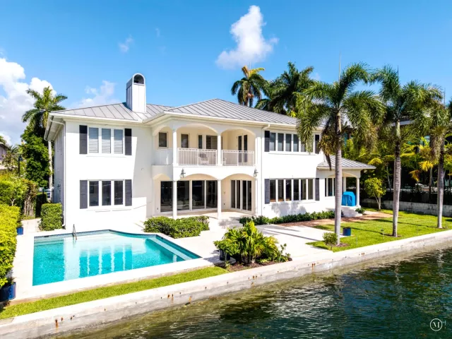 4-bedroom home for sale in Fort Lauderdale - 704 Isle Of Palms Drive - MondialRealty