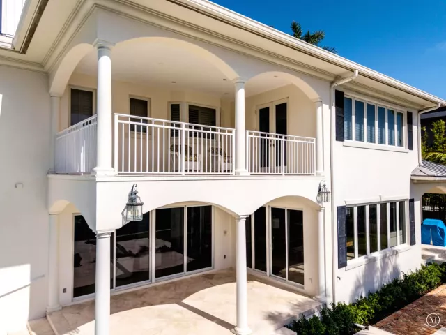 4-bedroom home for sale in Fort Lauderdale - 704 Isle Of Palms Drive - MondialRealty