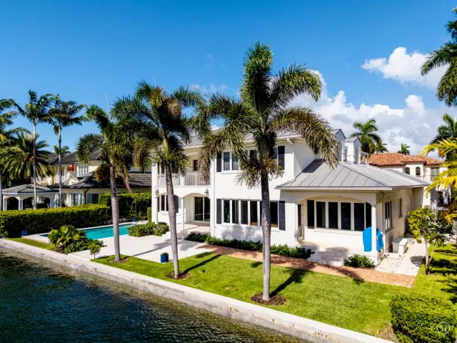 4-bedroom home for sale in Fort Lauderdale - 704 Isle Of Palms Drive - MondialRealty