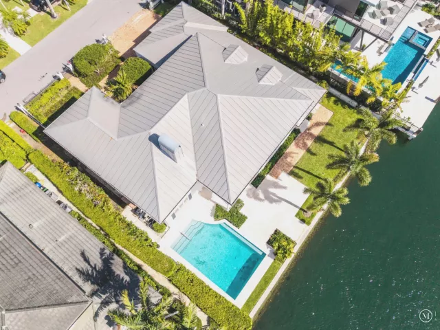 4-bedroom home for sale in Fort Lauderdale - 704 Isle Of Palms Drive - MondialRealty