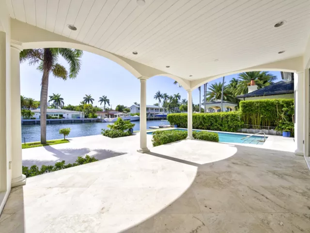 4-bedroom home for sale in Fort Lauderdale - 704 Isle Of Palms Drive - MondialRealty