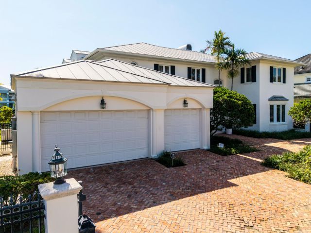 4-bedroom home for sale in Fort Lauderdale - 704 Isle Of Palms Drive - MondialRealty