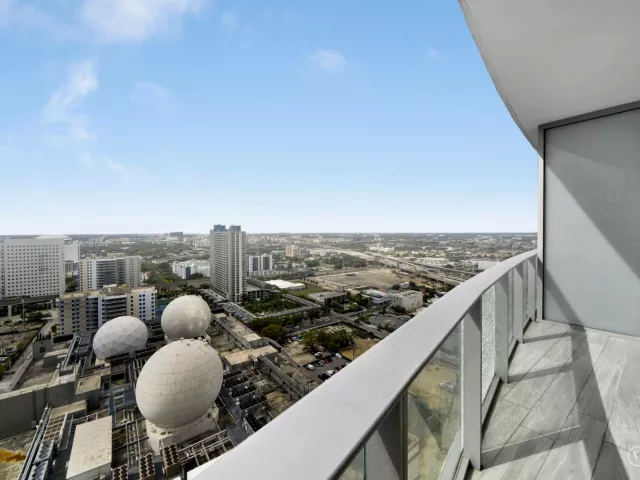 1-bedroom condo for sale in Miami - 851 NE 1st Avenue 2410 - MondialRealty