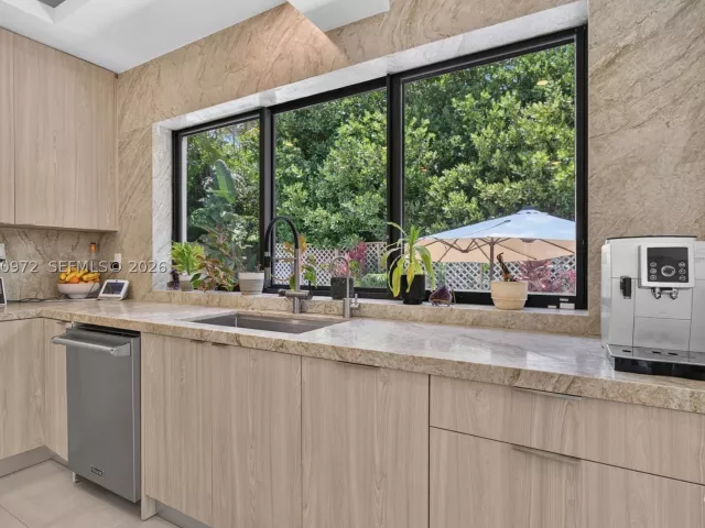 4-bedroom home for rent in Miami - 645 NE 53rd St - MondialRealty