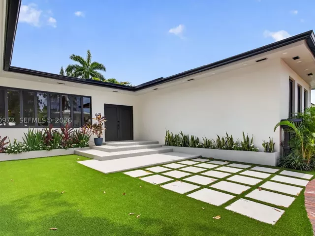 4-bedroom home for rent in Miami - 645 NE 53rd St - MondialRealty