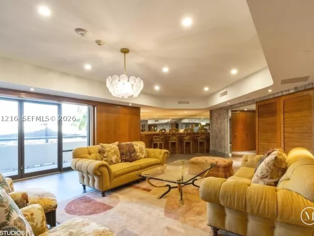 1-bedroom condo for sale in Aventura - 19707 Turnberry Way PHC - MondialRealty