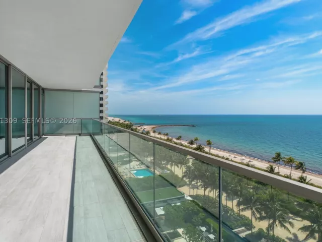 4-bedroom condo for sale in Bal Harbour - 10201 Collins Ave 906 - MondialRealty