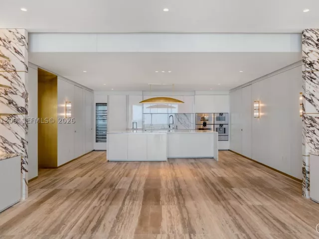 4-bedroom condo for sale in Bal Harbour - 10201 Collins Ave 906 - MondialRealty