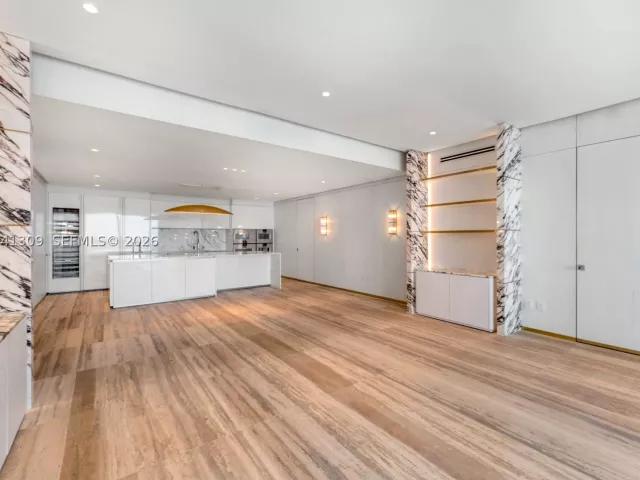 4-bedroom condo for sale in Bal Harbour - 10201 Collins Ave 906 - MondialRealty