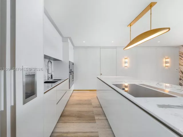 4-bedroom condo for sale in Bal Harbour - 10201 Collins Ave 906 - MondialRealty