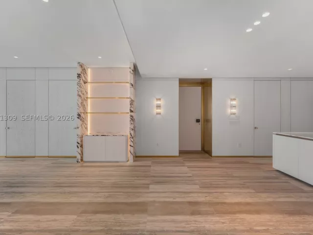 4-bedroom condo for sale in Bal Harbour - 10201 Collins Ave 906 - MondialRealty