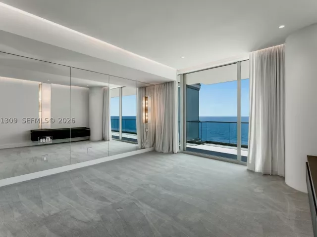 4-bedroom condo for sale in Bal Harbour - 10201 Collins Ave 906 - MondialRealty