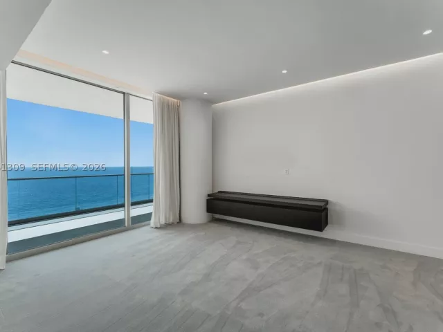 4-bedroom condo for sale in Bal Harbour - 10201 Collins Ave 906 - MondialRealty
