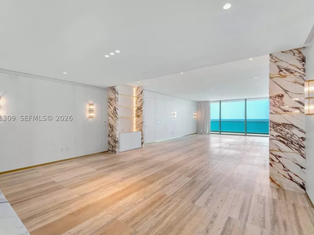4-bedroom condo for sale in Bal Harbour - 10201 Collins Ave 906 - MondialRealty