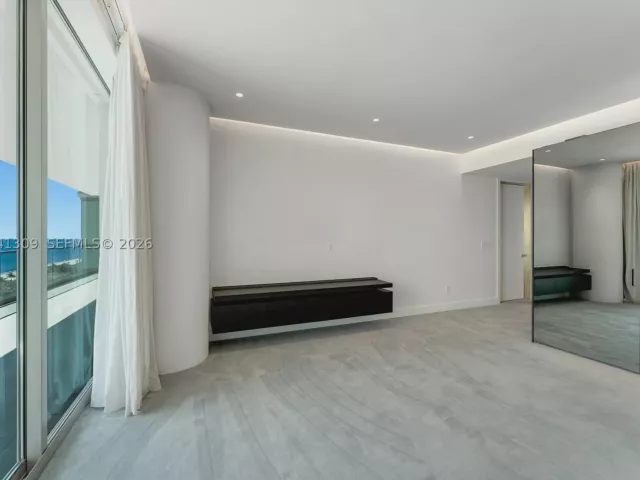 4-bedroom condo for sale in Bal Harbour - 10201 Collins Ave 906 - MondialRealty