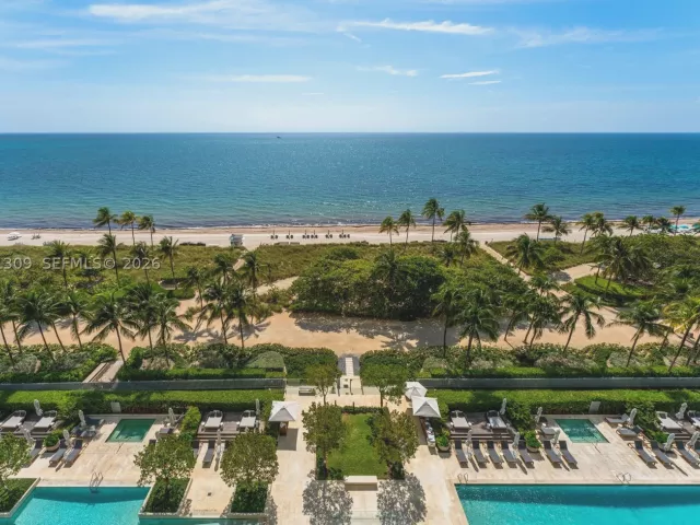 4-bedroom condo for sale in Bal Harbour - 10201 Collins Ave 906 - MondialRealty