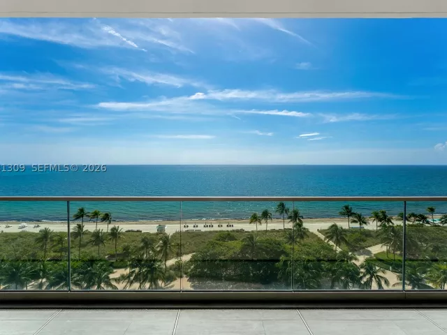 4-bedroom condo for sale in Bal Harbour - 10201 Collins Ave 906 - MondialRealty