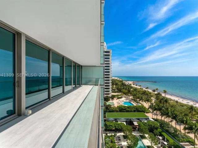 4-bedroom condo for sale in Bal Harbour - 10201 Collins Ave 906 - MondialRealty