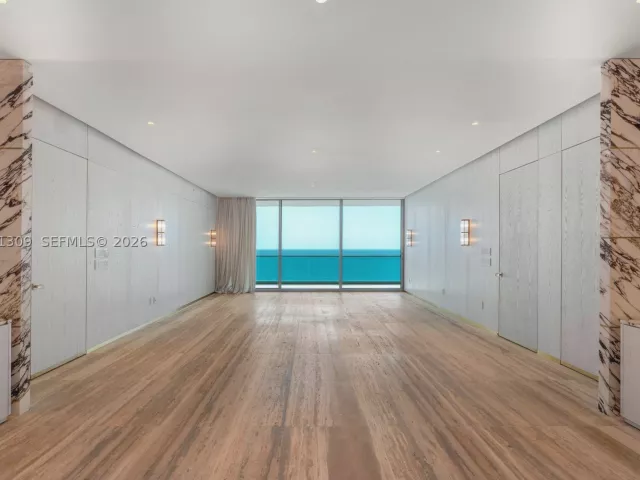 4-bedroom condo for sale in Bal Harbour - 10201 Collins Ave 906 - MondialRealty