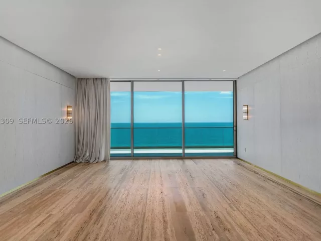 4-bedroom condo for sale in Bal Harbour - 10201 Collins Ave 906 - MondialRealty