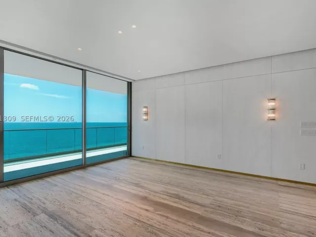 4-bedroom condo for sale in Bal Harbour - 10201 Collins Ave 906 - MondialRealty
