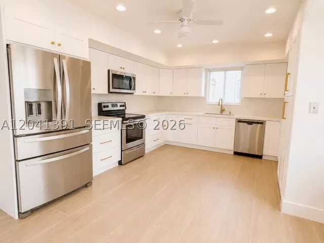 4-bedroom home for rent in Coral Gables - 13005 Zambrana St - MondialRealty