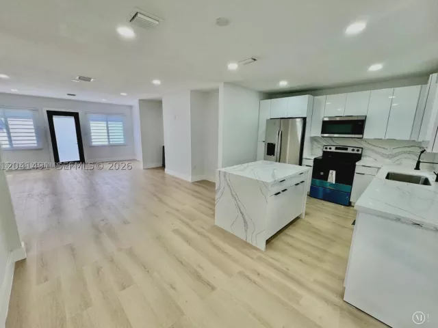 5-bedroom home for sale in Miami - 4131 NW 11th Pl - MondialRealty