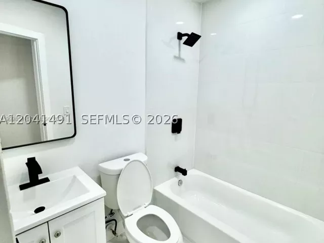 5-bedroom home for sale in Miami - 4131 NW 11th Pl - MondialRealty