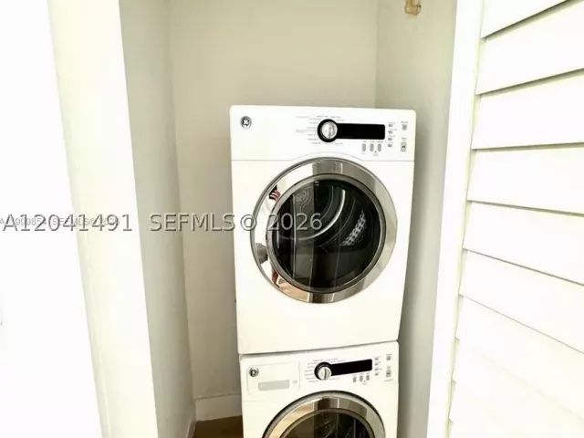 5-bedroom home for sale in Miami - 4131 NW 11th Pl - MondialRealty