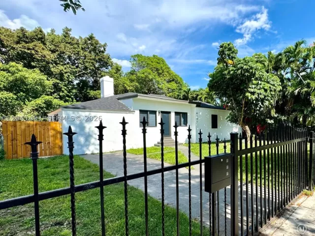 5-bedroom home for sale in Miami - 4131 NW 11th Pl - MondialRealty