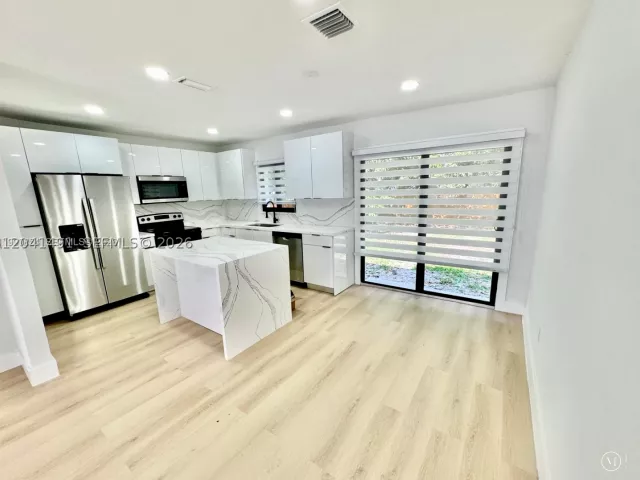 5-bedroom home for sale in Miami - 4131 NW 11th Pl - MondialRealty