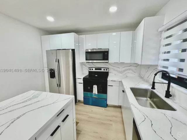 5-bedroom home for sale in Miami - 4131 NW 11th Pl - MondialRealty