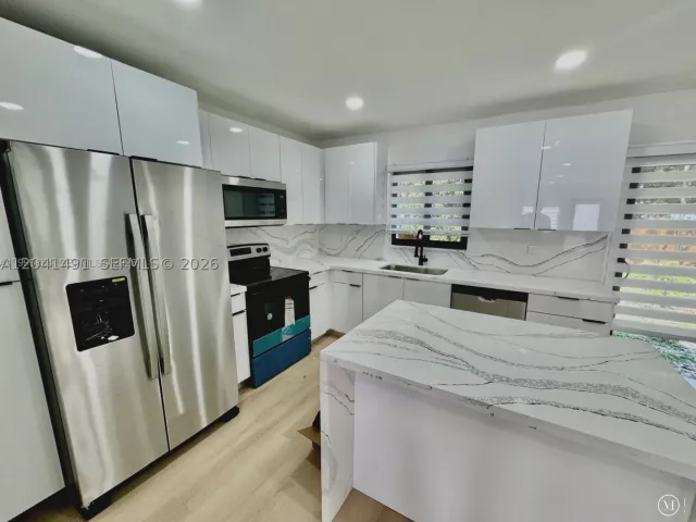 5-bedroom home for sale in Miami - 4131 NW 11th Pl - MondialRealty